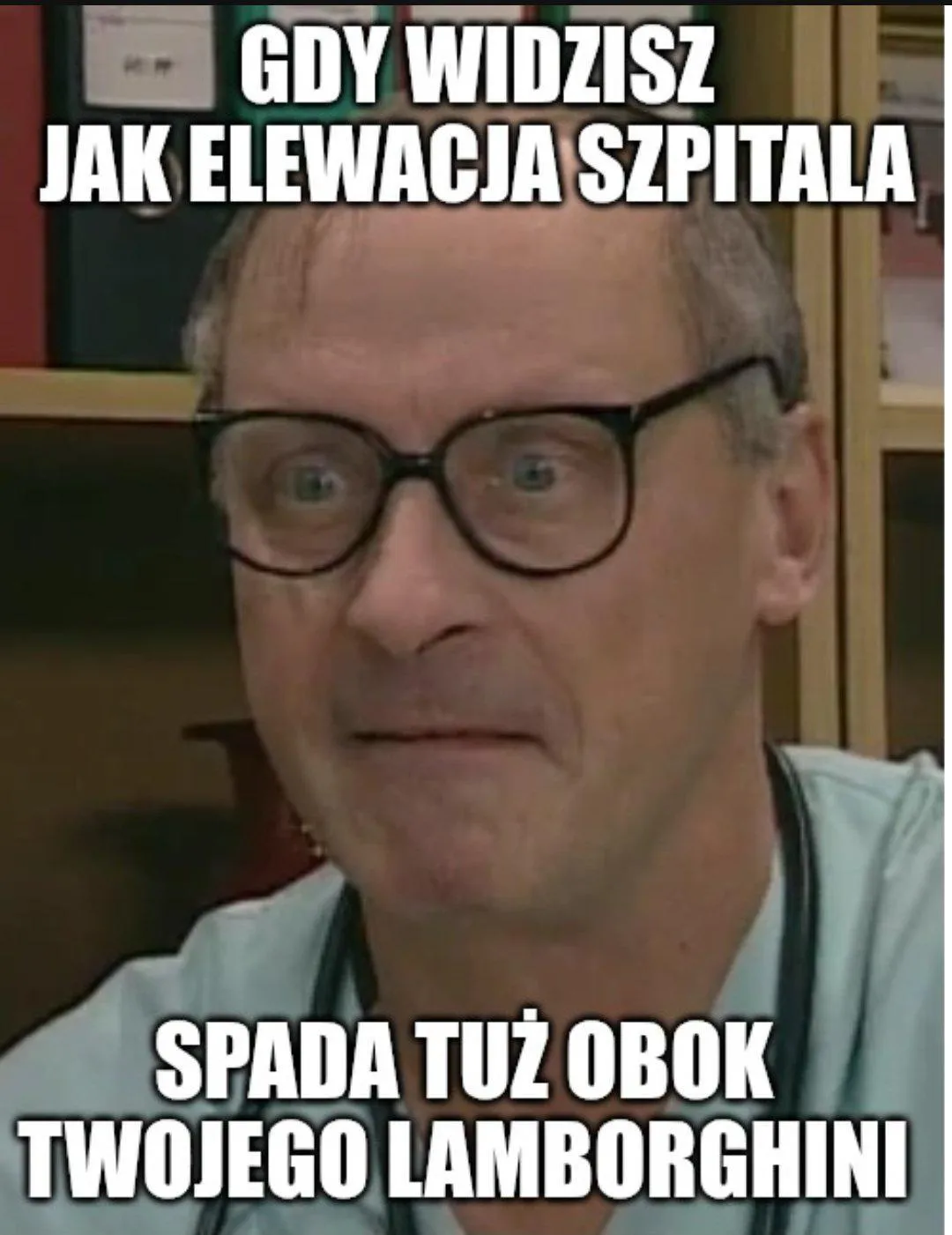 W Suwałkach ze szpitala spadła część elewacji
